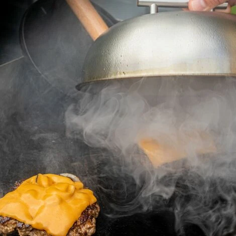 BBQ-Toro Dôme De Fonte En Acier Inoxydable (2 Piéces) Ø 23 Cm Dôme Pour Hamburger, Cloche 4 BBQ-Toro Dôme De Fonte En Acier Inoxydable (2 Piéces) Ø 23 Cm Dôme Pour Hamburger, Cloche – Image 2